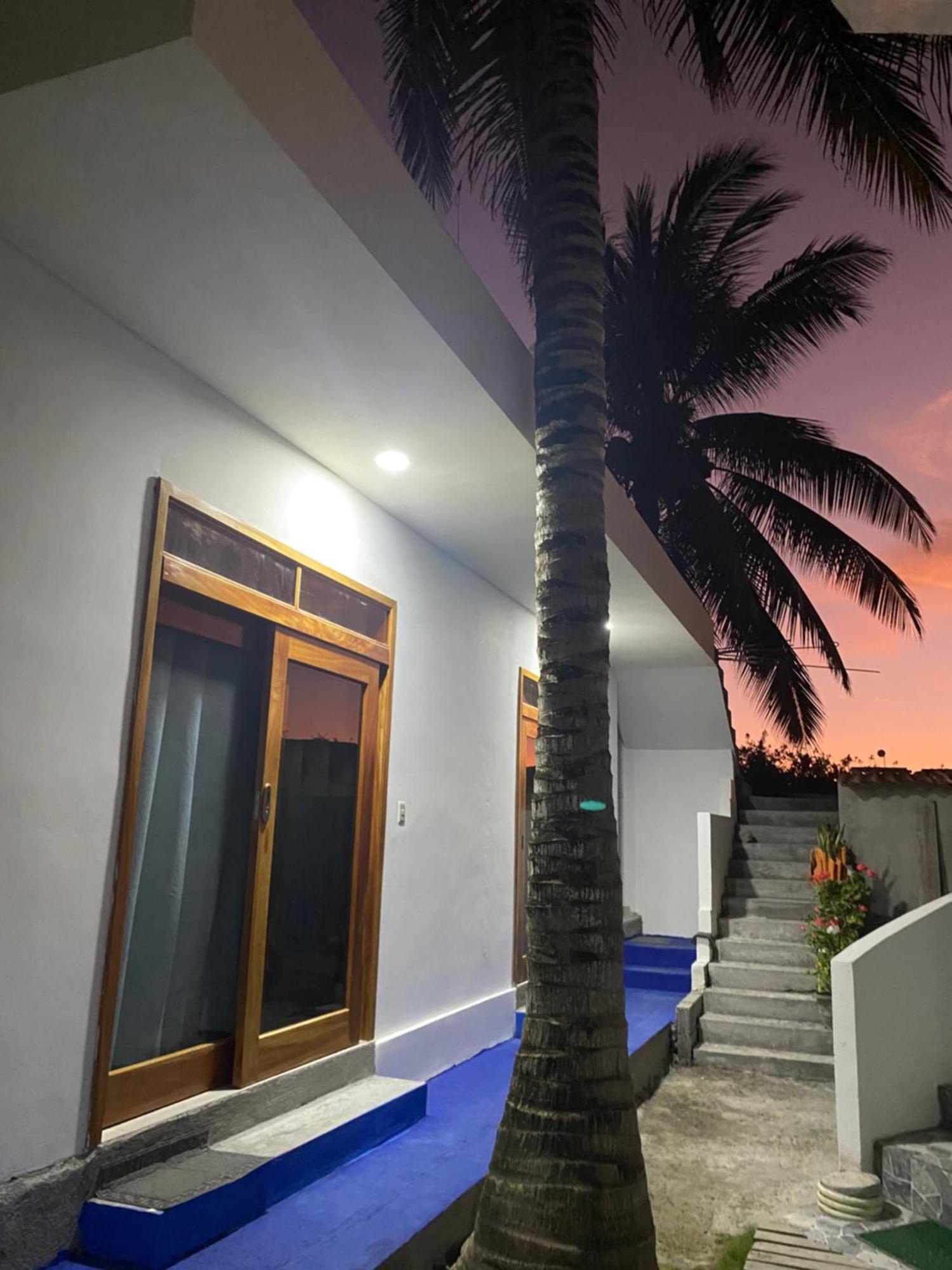 Hotel Penguin House Puerto Villamil Exterior foto